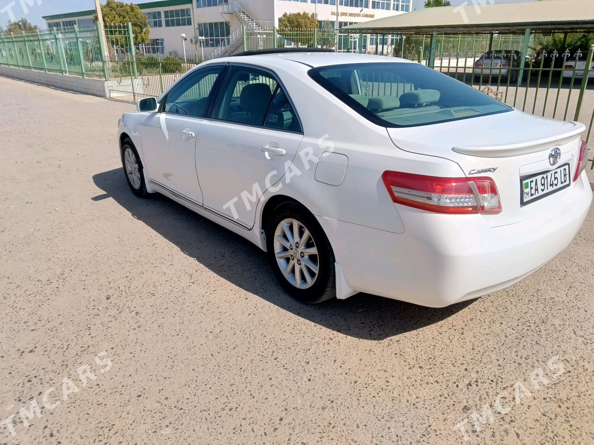 Toyota Camry 2010 - 190 000 TMT - Халач - img 4