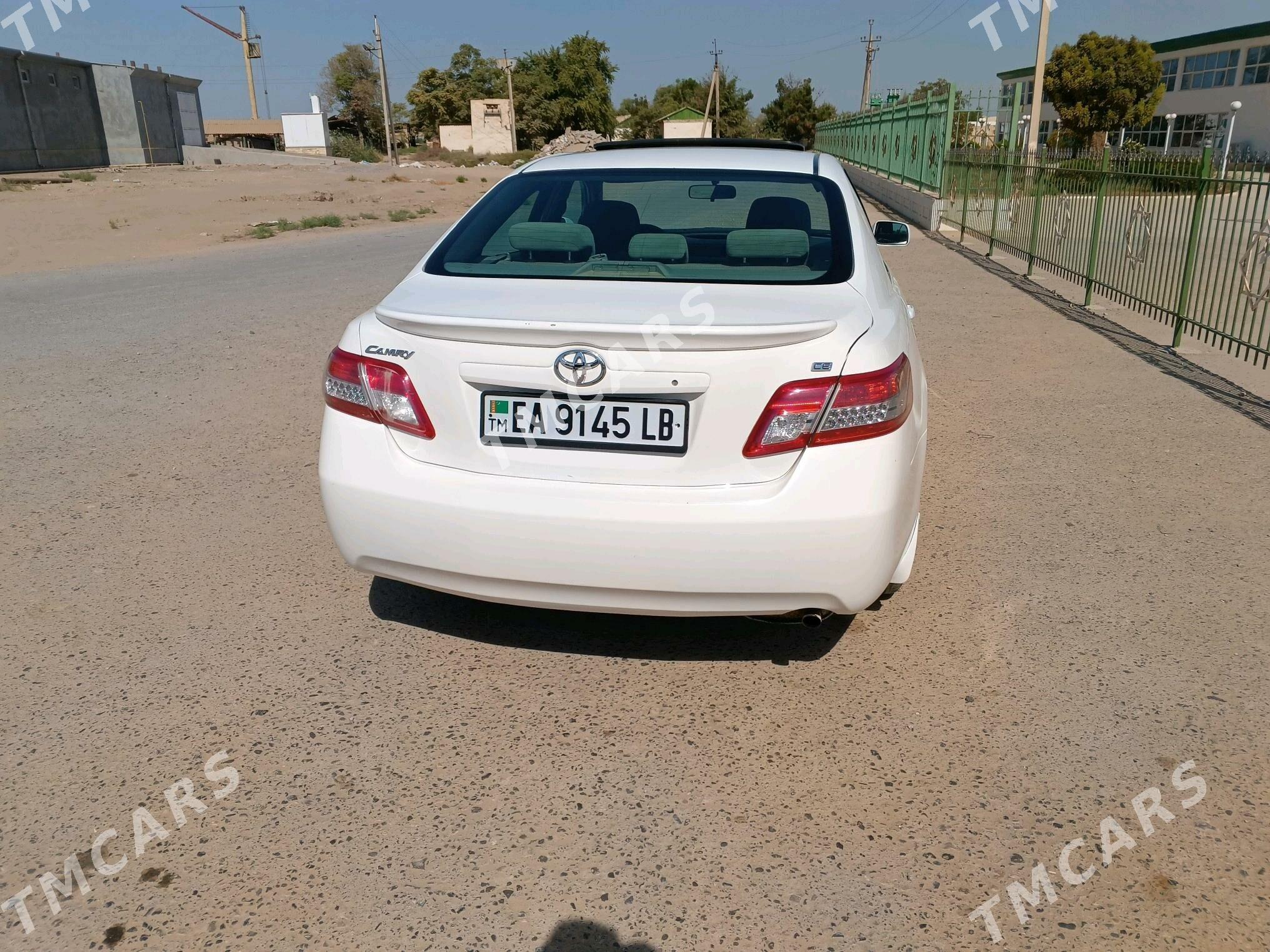 Toyota Camry 2010 - 190 000 TMT - Халач - img 5