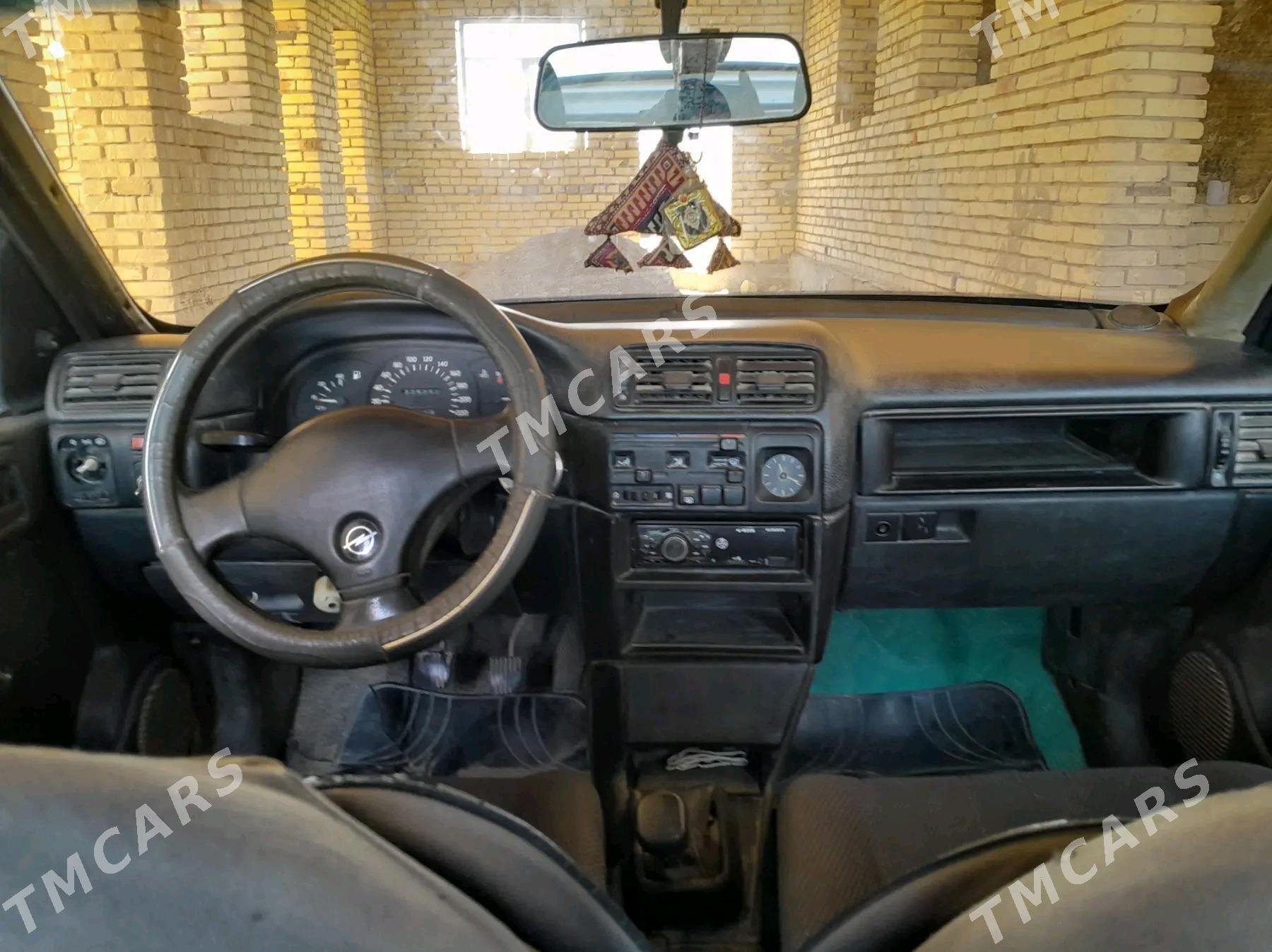 Opel Vectra 1991 - 19 000 TMT - Darganata - img 5