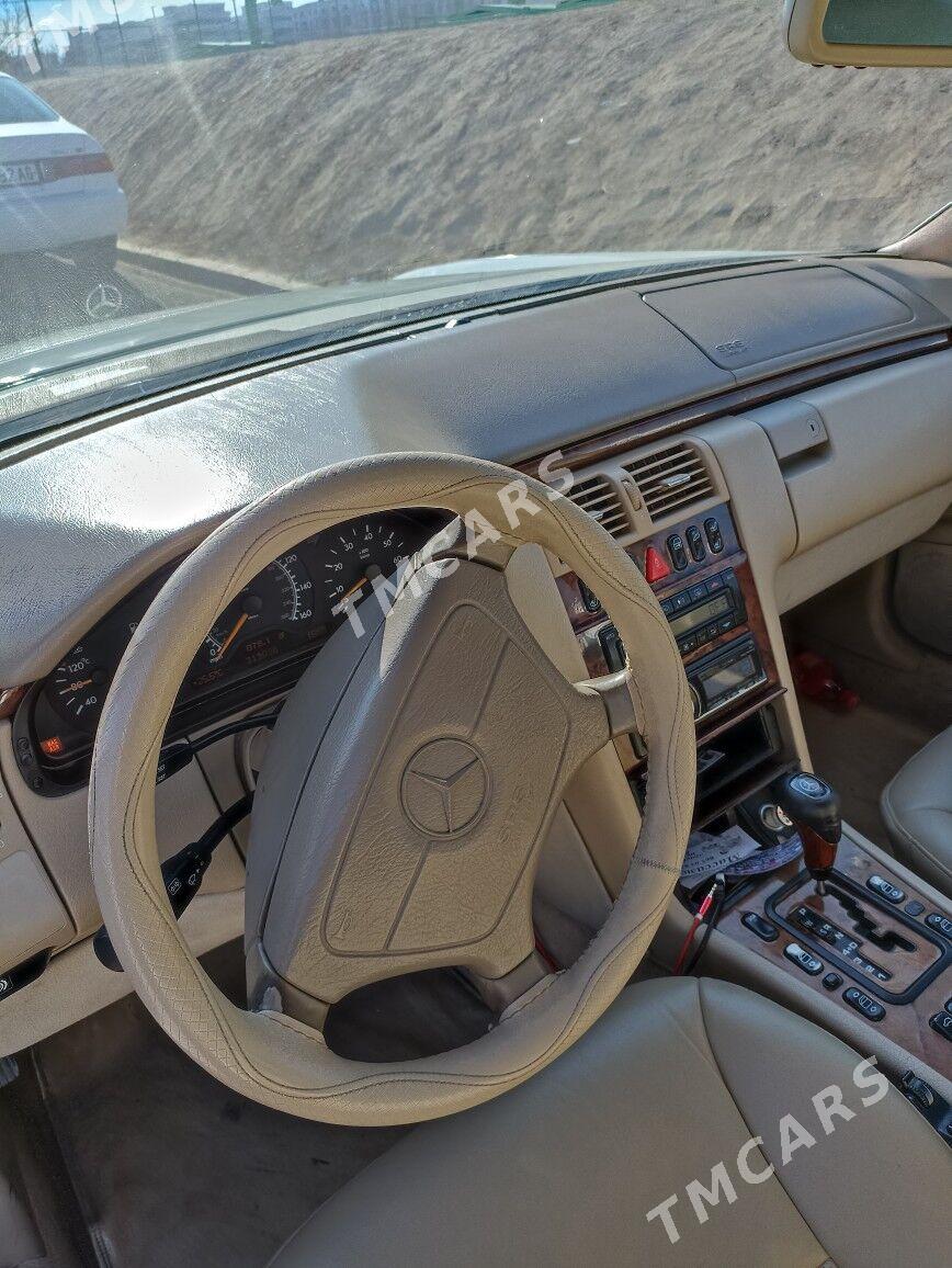 Mercedes-Benz E320 1999 - 100 000 TMT - Гарадамак - img 3