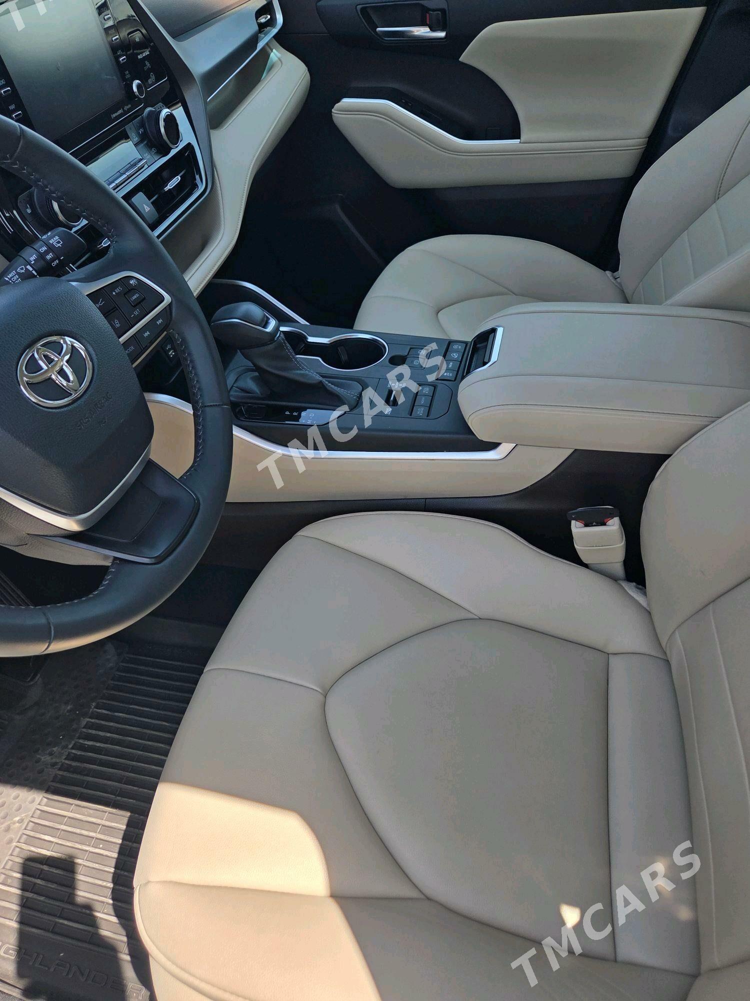 Toyota Highlander 2022 - 689 000 TMT - Кëши - img 2