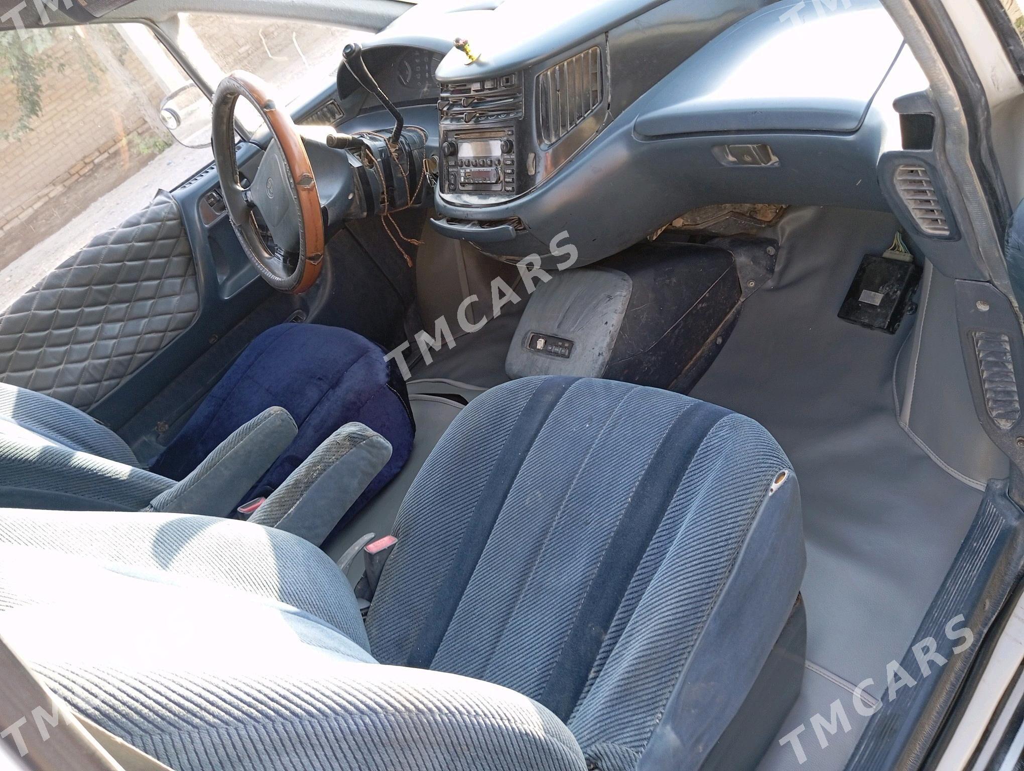 Toyota Previa 1991 - 90 000 TMT - Халач - img 4