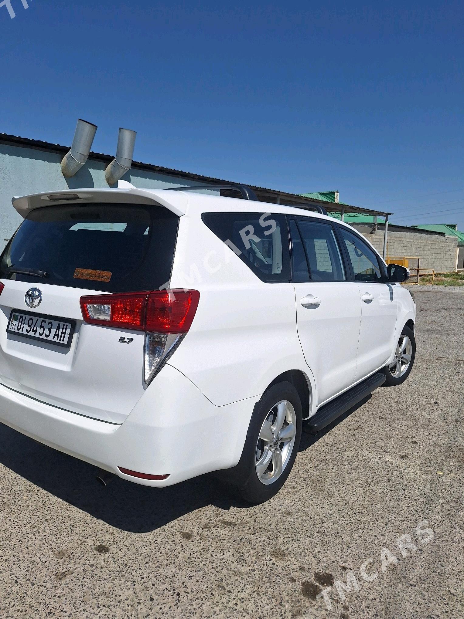 Toyota Innova 2017 - 270 000 TMT - Гёкдепе - img 2