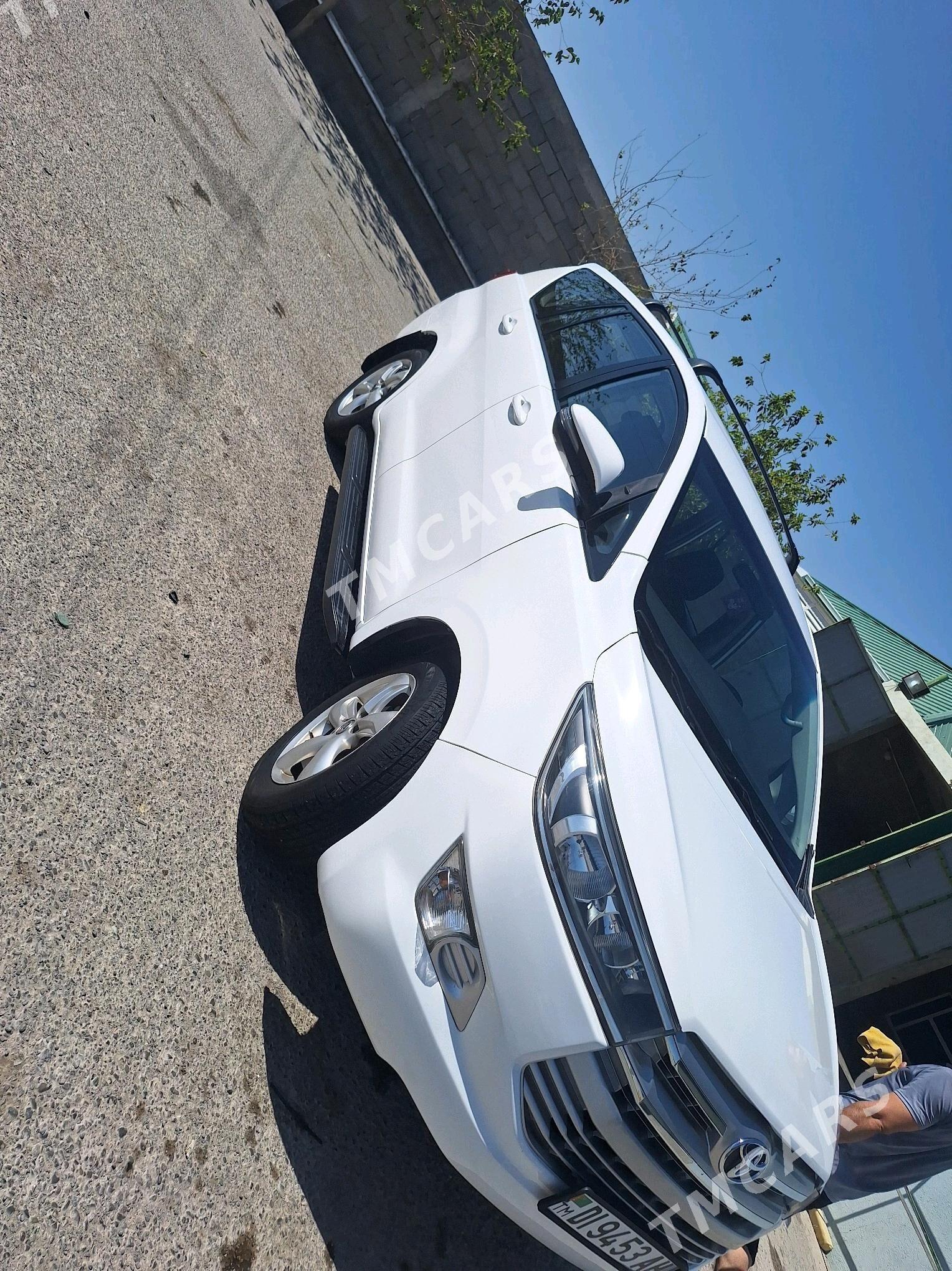 Toyota Innova 2017 - 270 000 TMT - Гёкдепе - img 3