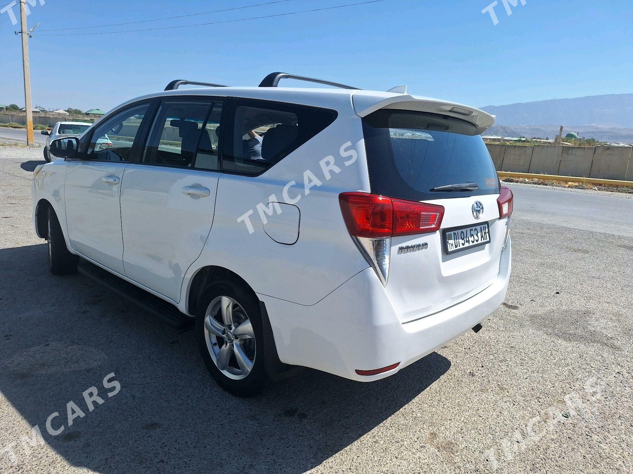 Toyota Innova 2017 - 270 000 TMT - Гёкдепе - img 5