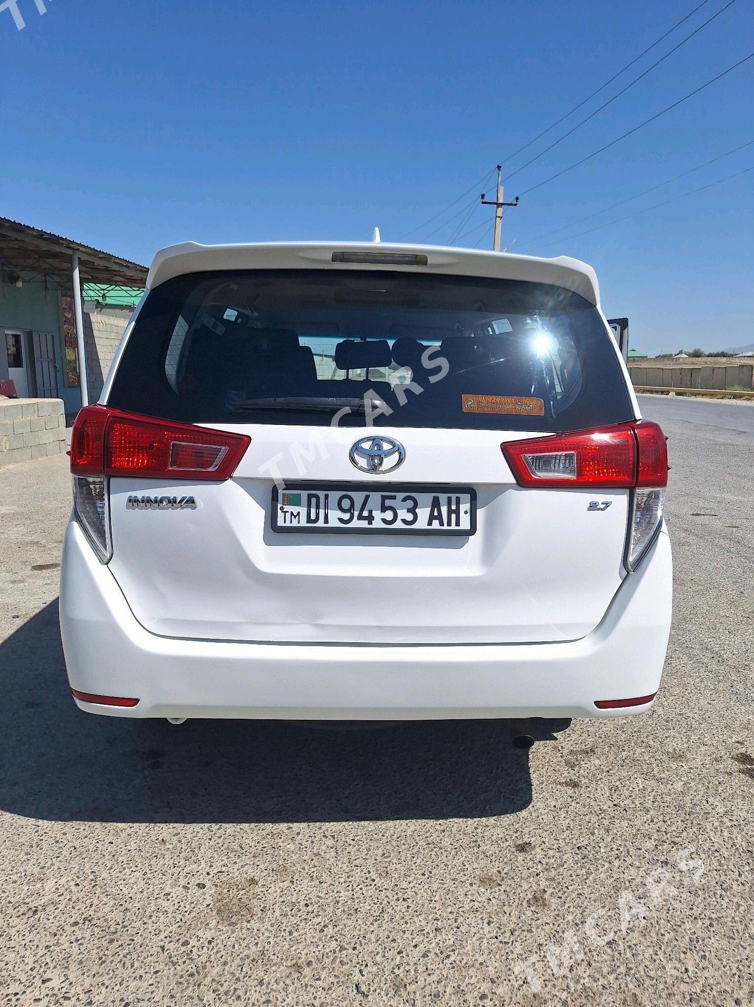 Toyota Innova 2017 - 270 000 TMT - Гёкдепе - img 6