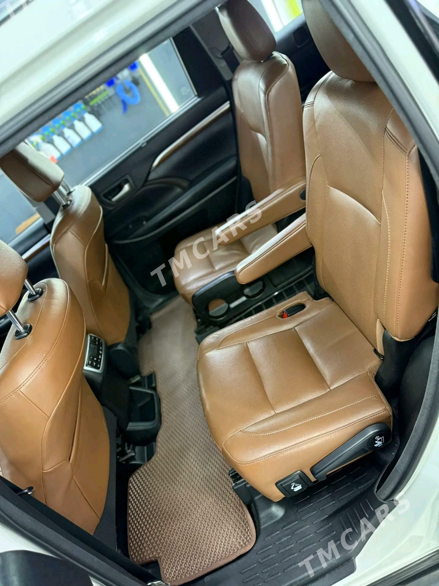 Toyota Highlander 2018 - 410 000 TMT - Ашхабад - img 2