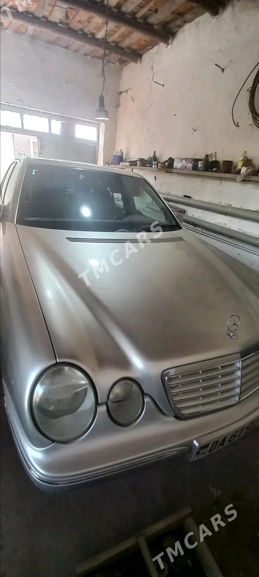 Mercedes-Benz E320 2000 - 110 000 TMT - Дашогуз - img 6