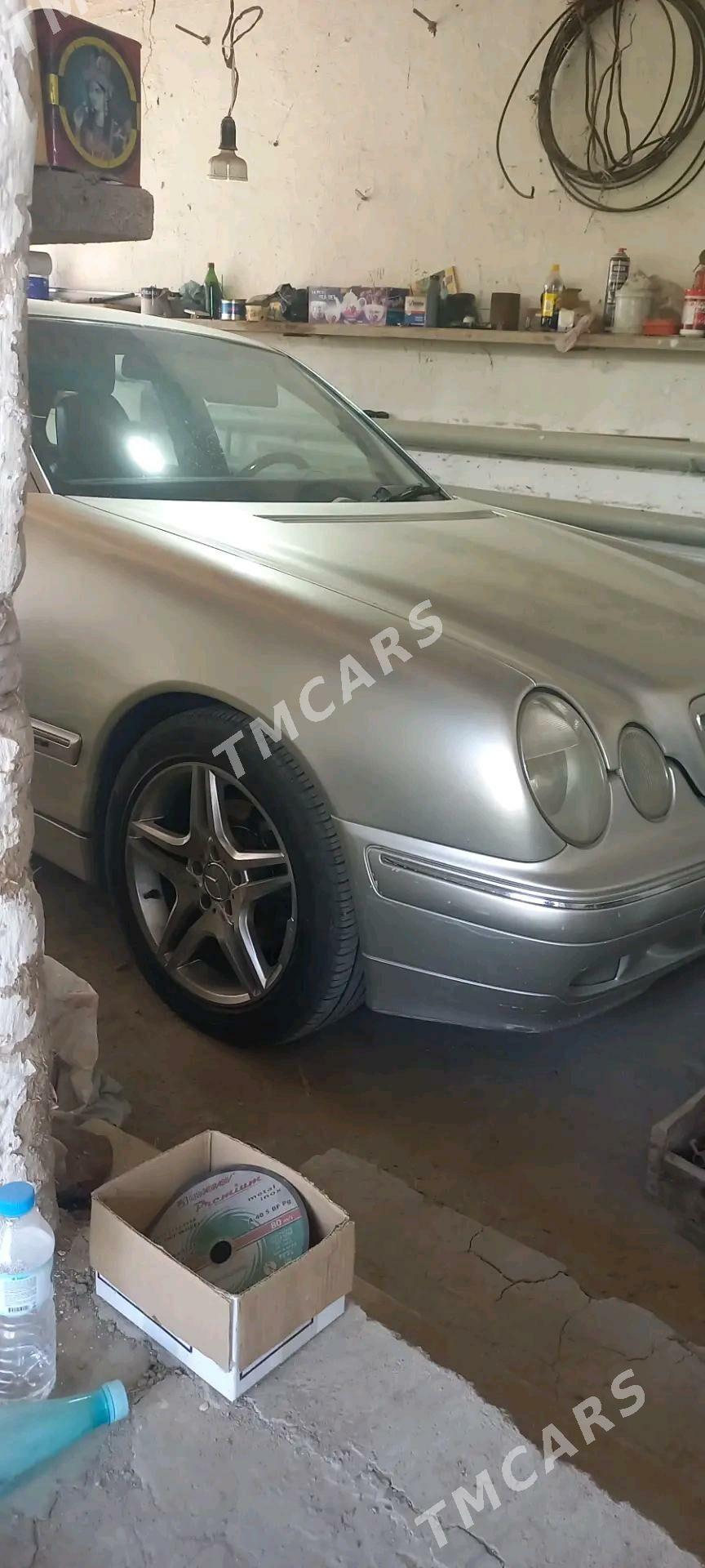 Mercedes-Benz E320 2000 - 110 000 TMT - Дашогуз - img 2
