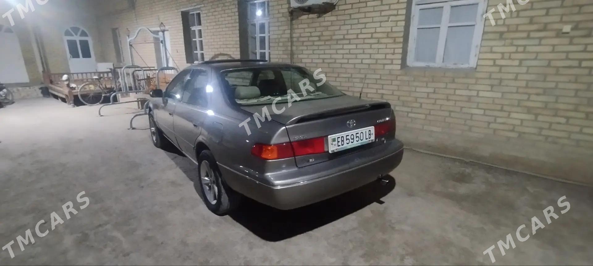 Toyota Camry 2000 - 125 000 TMT - Саят - img 3