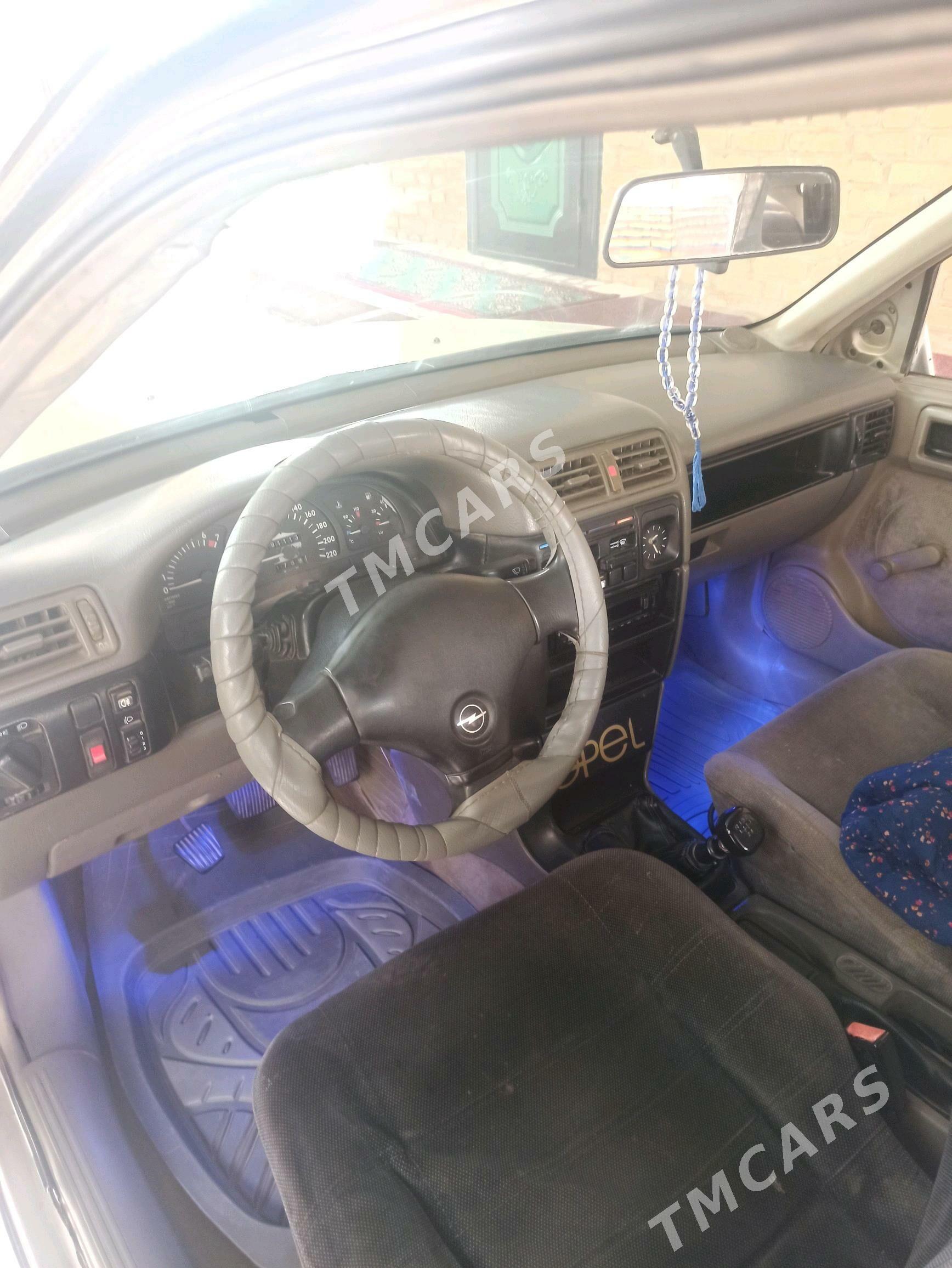 Opel Vectra 1991 - 30 000 TMT - Hojambaz - img 3