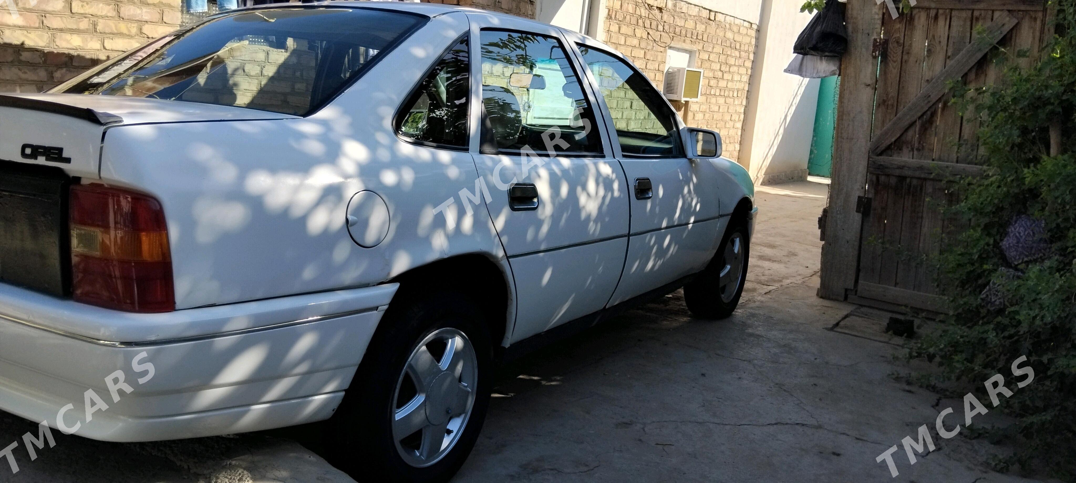 Opel Vectra 1990 - 34 000 TMT - Tejen - img 4