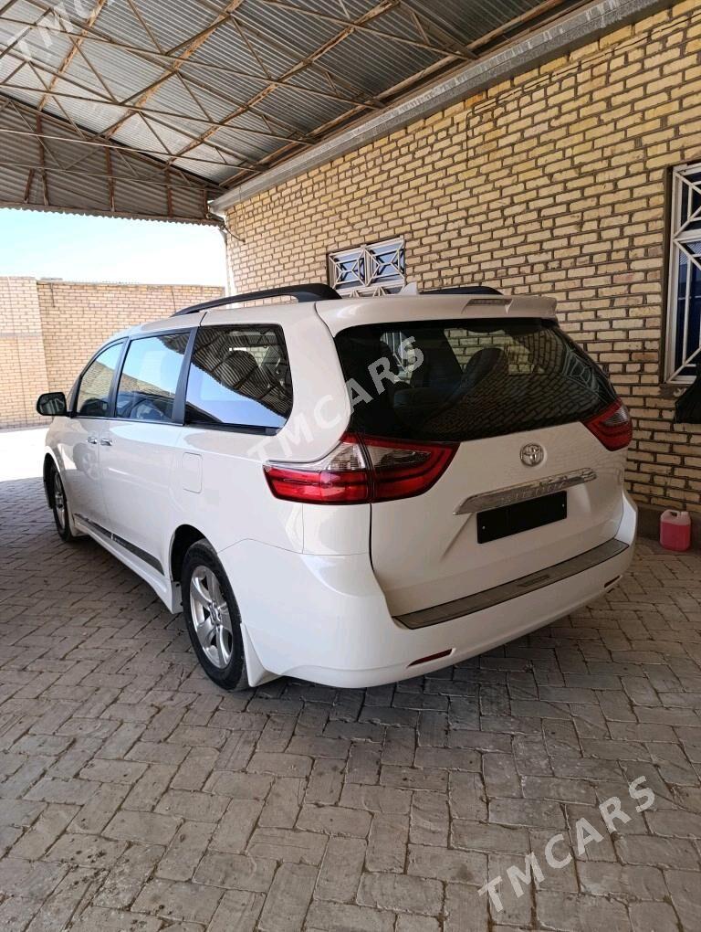Toyota Sienna 2020 - 500 000 TMT - Байрамали - img 5