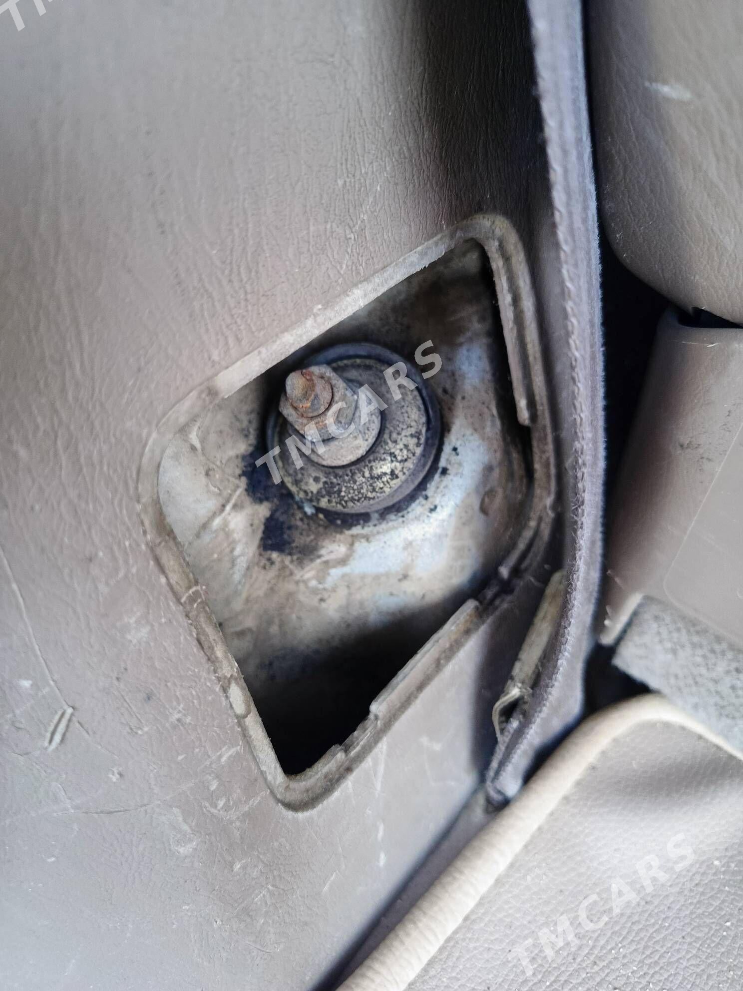 Toyota Sienna 2003 - 155 000 TMT - Gyzylarbat - img 3