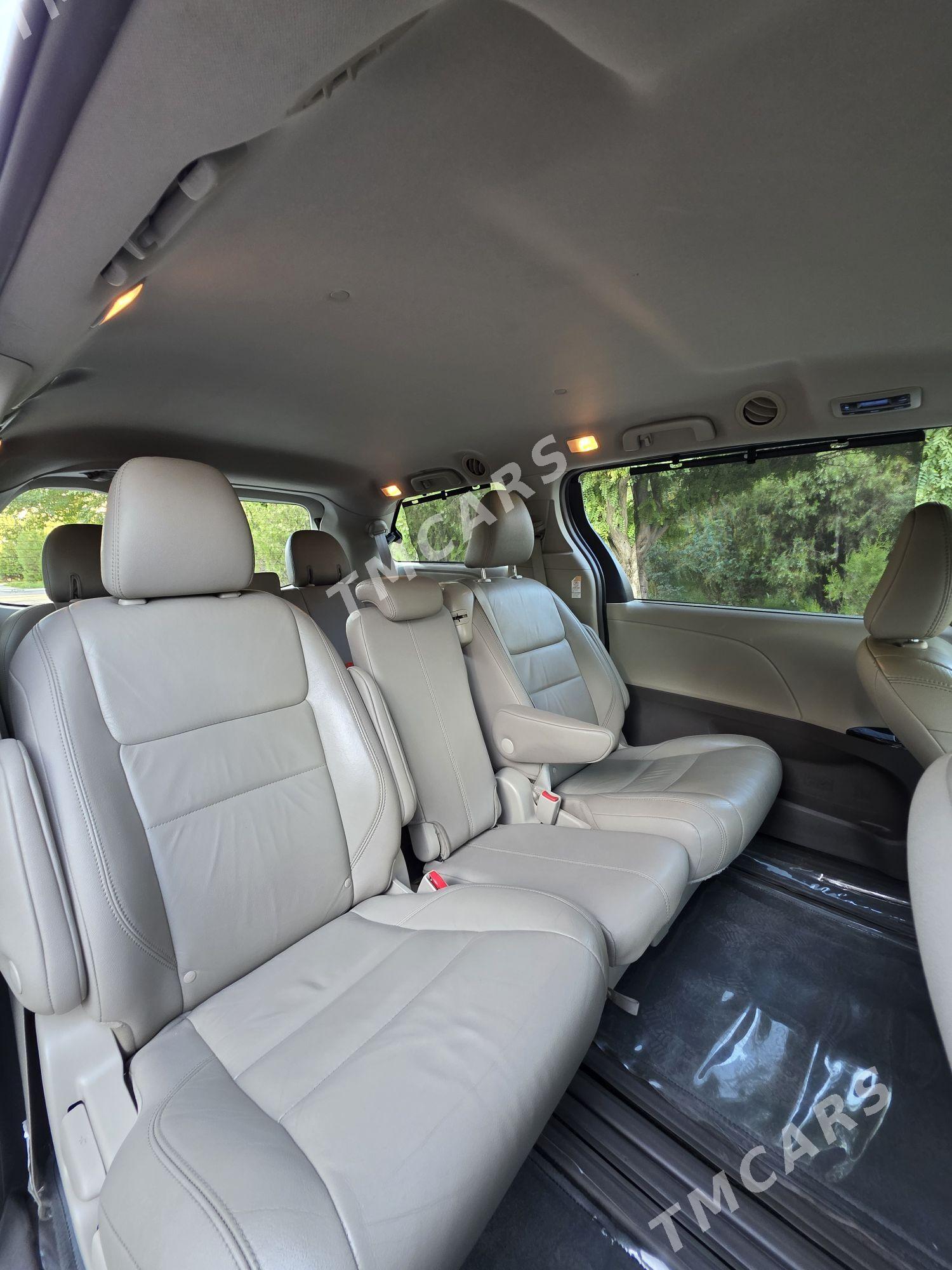 Toyota Sienna 2018 - 450 000 TMT - Aşgabat - img 2