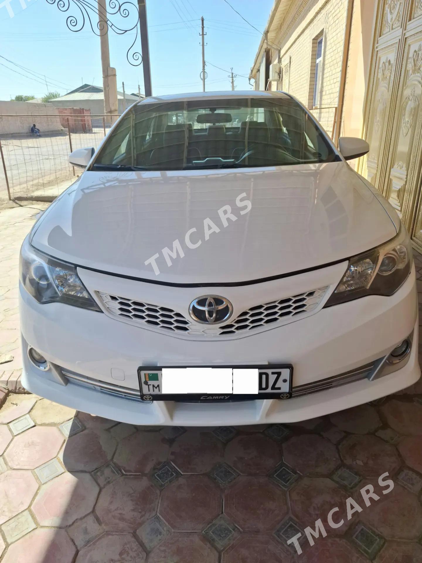 Toyota Camry 2013 - 220 000 TMT - Кёнеургенч - img 3