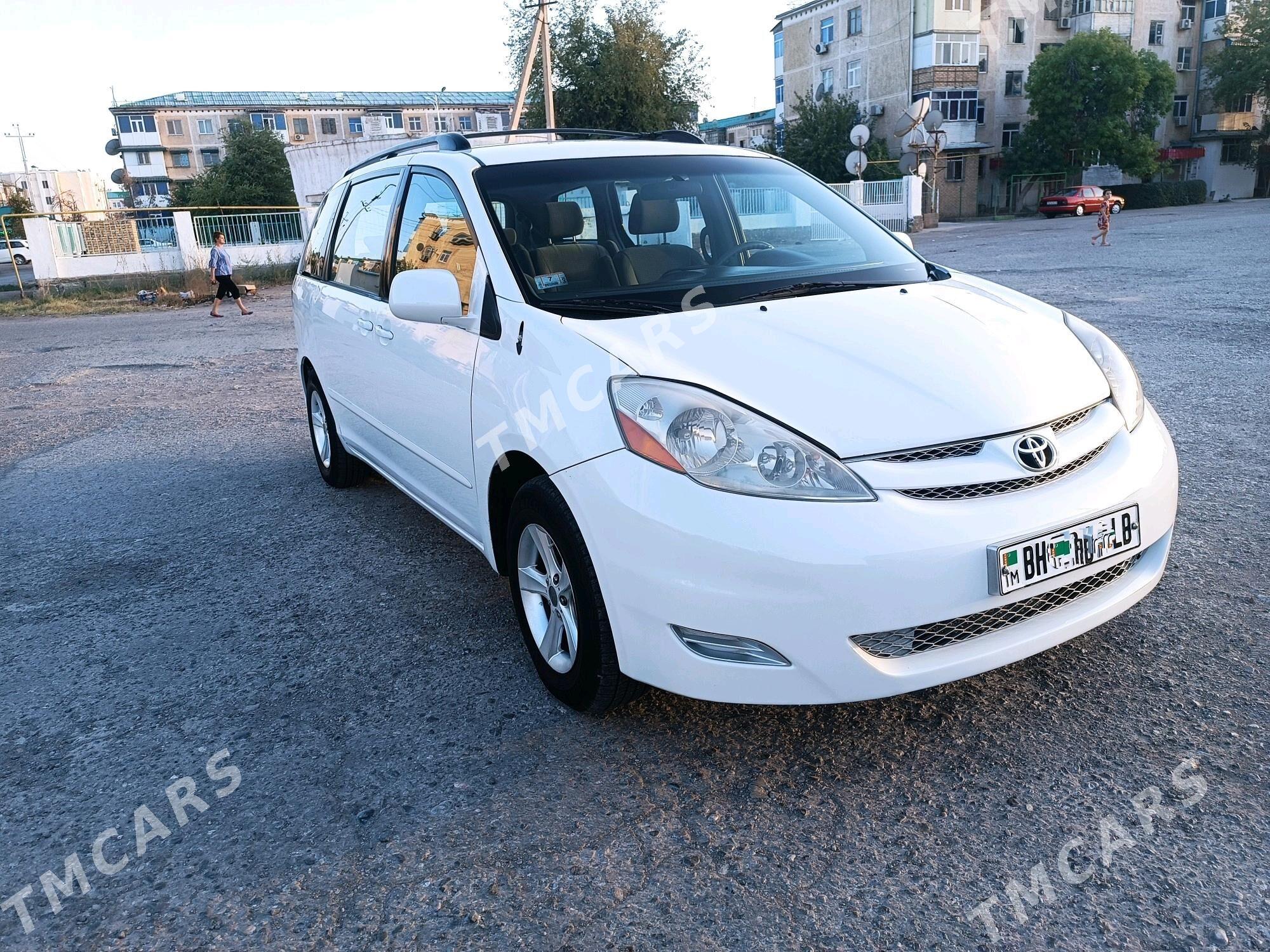Toyota Sienna 2006 - 240 000 TMT - Türkmenabat - img 3