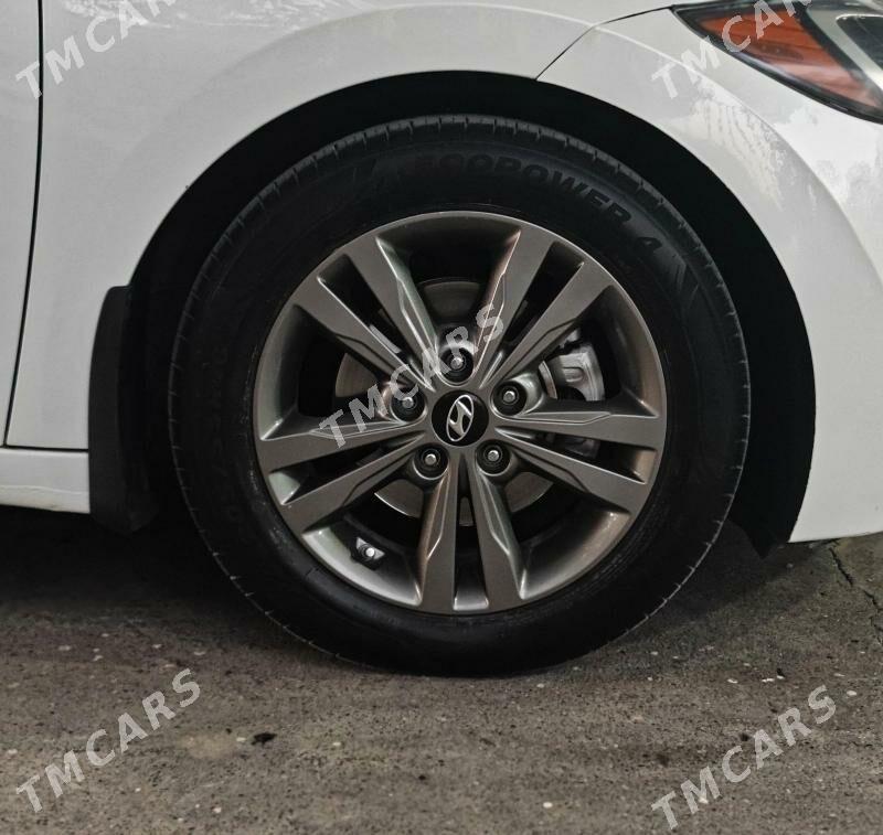 Hyundai Elantra 2017 - 184 000 TMT - Ýanbaş - img 2