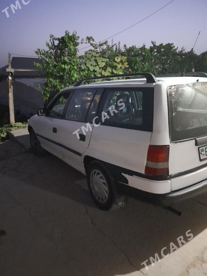 Opel Astra 1992 - 35 000 TMT - Мары - img 4