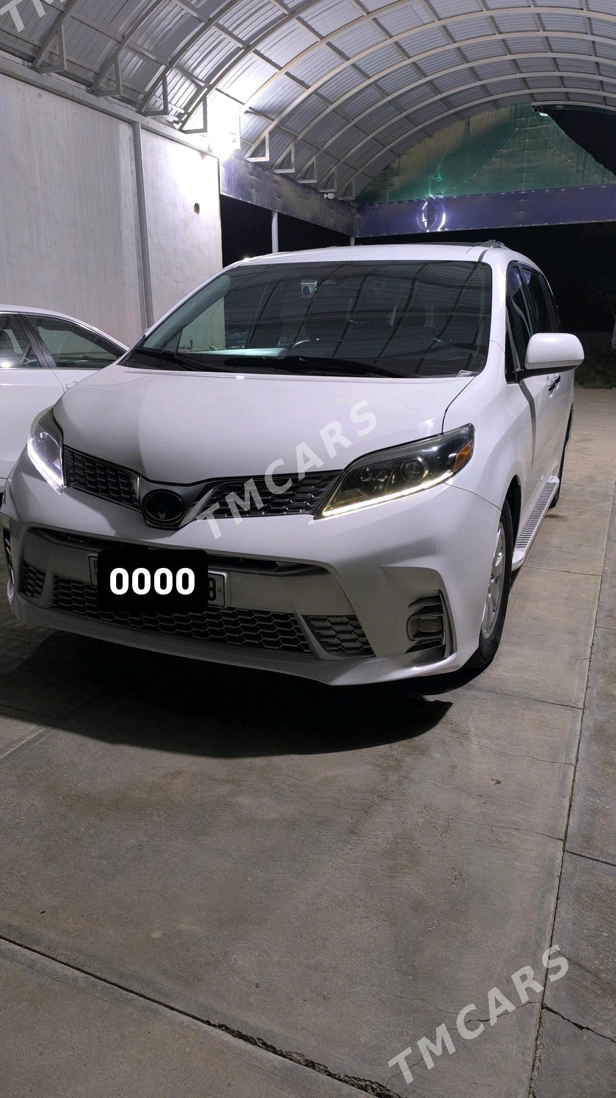 Toyota Sienna 2019 - 420 000 TMT - Койтендаг - img 6