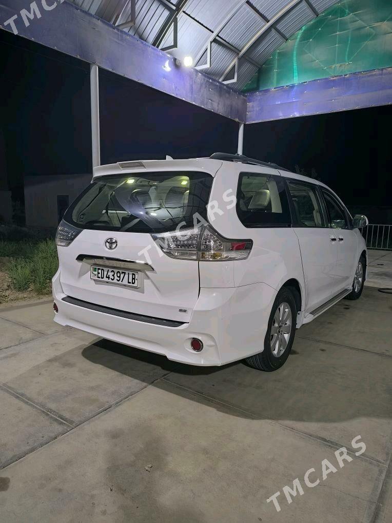 Toyota Sienna 2019 - 420 000 TMT - Койтендаг - img 3