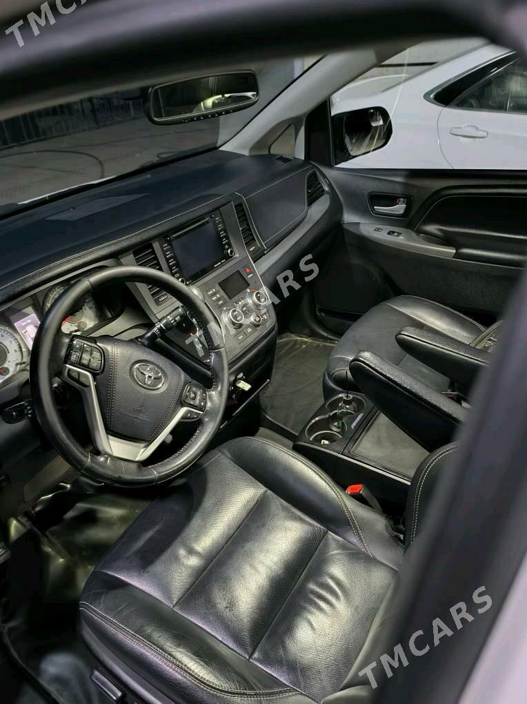 Toyota Sienna 2019 - 420 000 TMT - Койтендаг - img 4