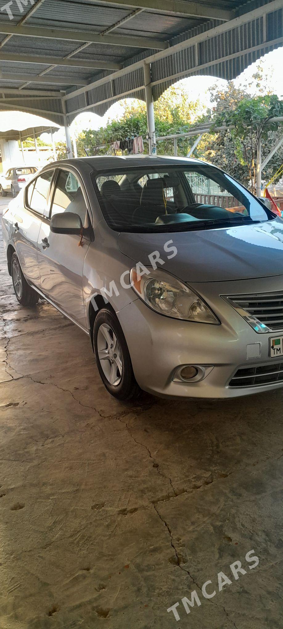 Nissan Versa 2013 - 92 000 TMT - Türkmengala - img 2
