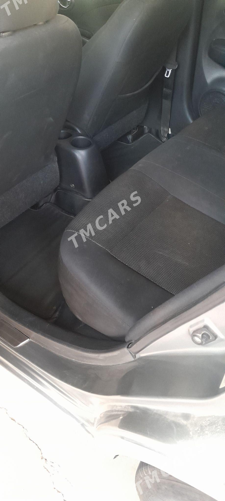 Nissan Versa 2013 - 92 000 TMT - Türkmengala - img 6