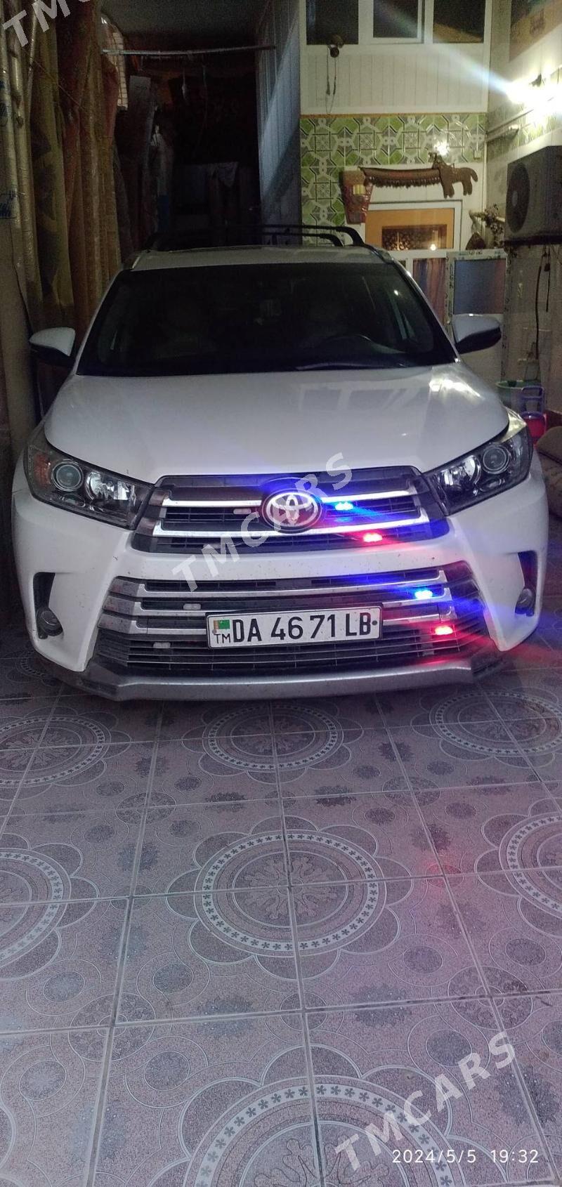 Toyota Highlander 2019 - 500 000 TMT - Халач - img 8