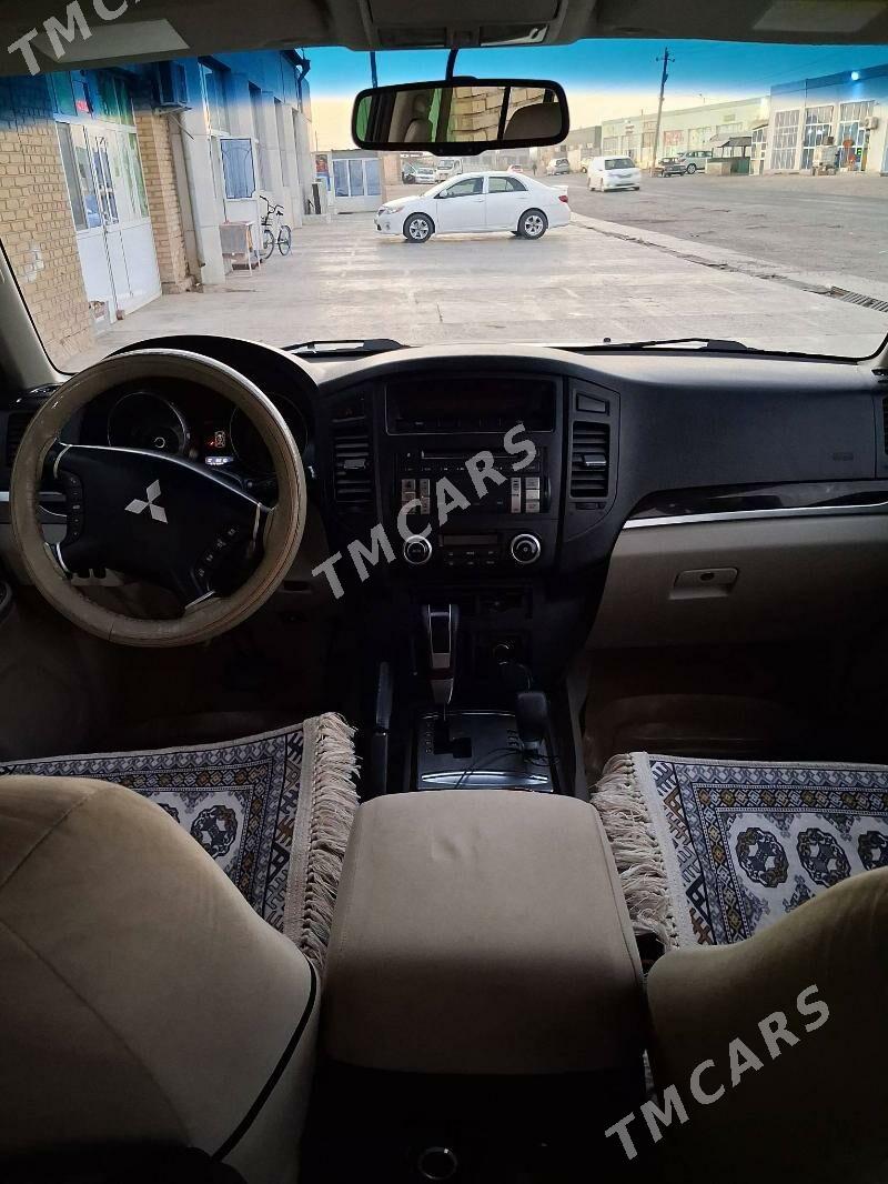 Mitsubishi Pajero 2010 - 220 000 TMT - Мары - img 5