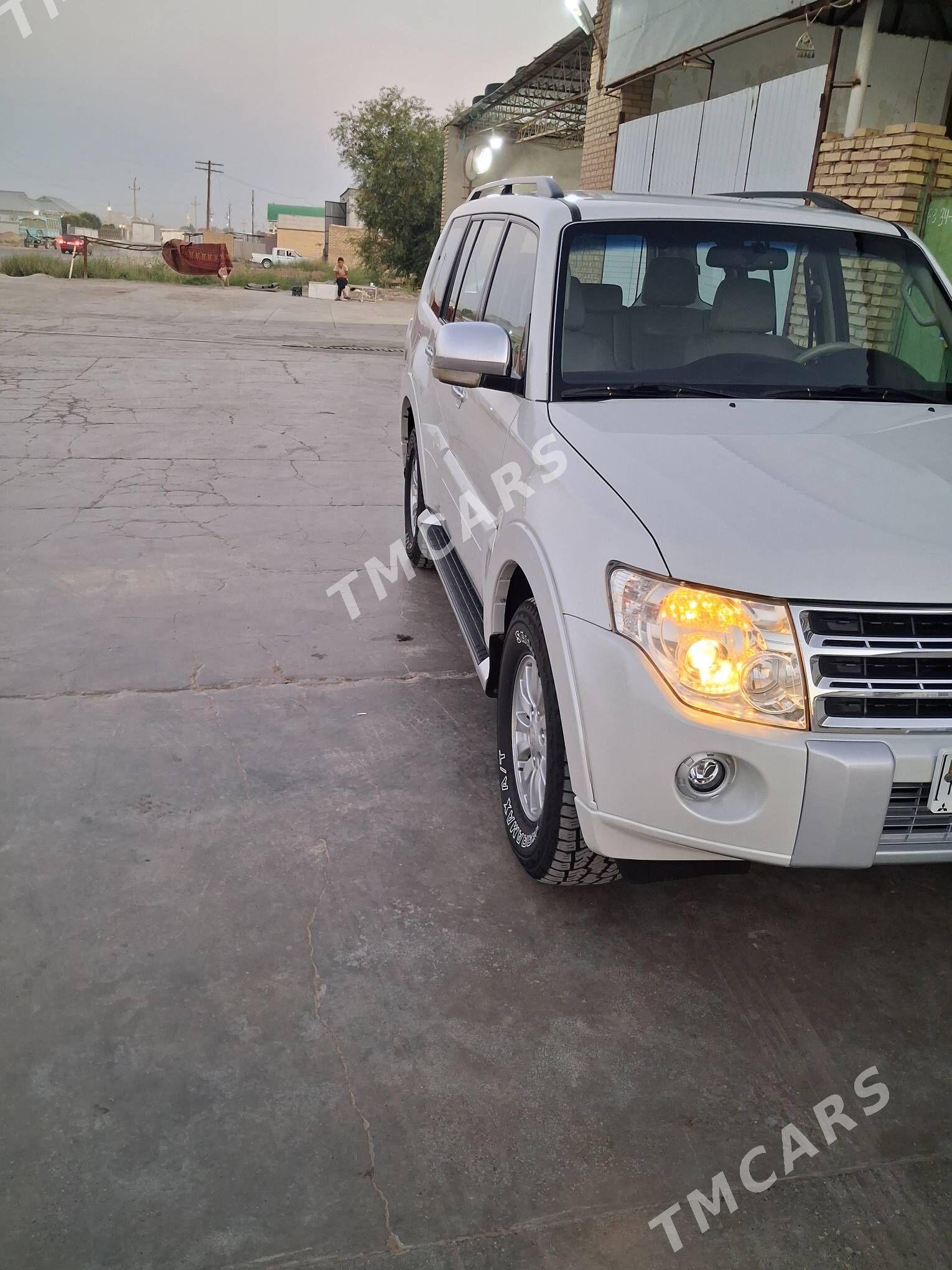 Mitsubishi Pajero 2010 - 220 000 TMT - Мары - img 6