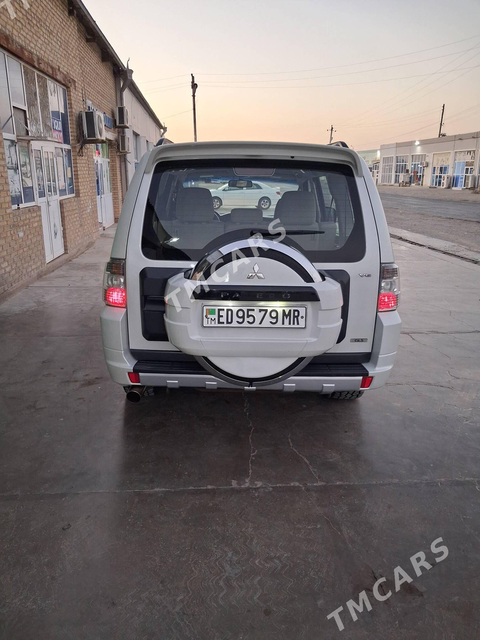 Mitsubishi Pajero 2010 - 220 000 TMT - Мары - img 2