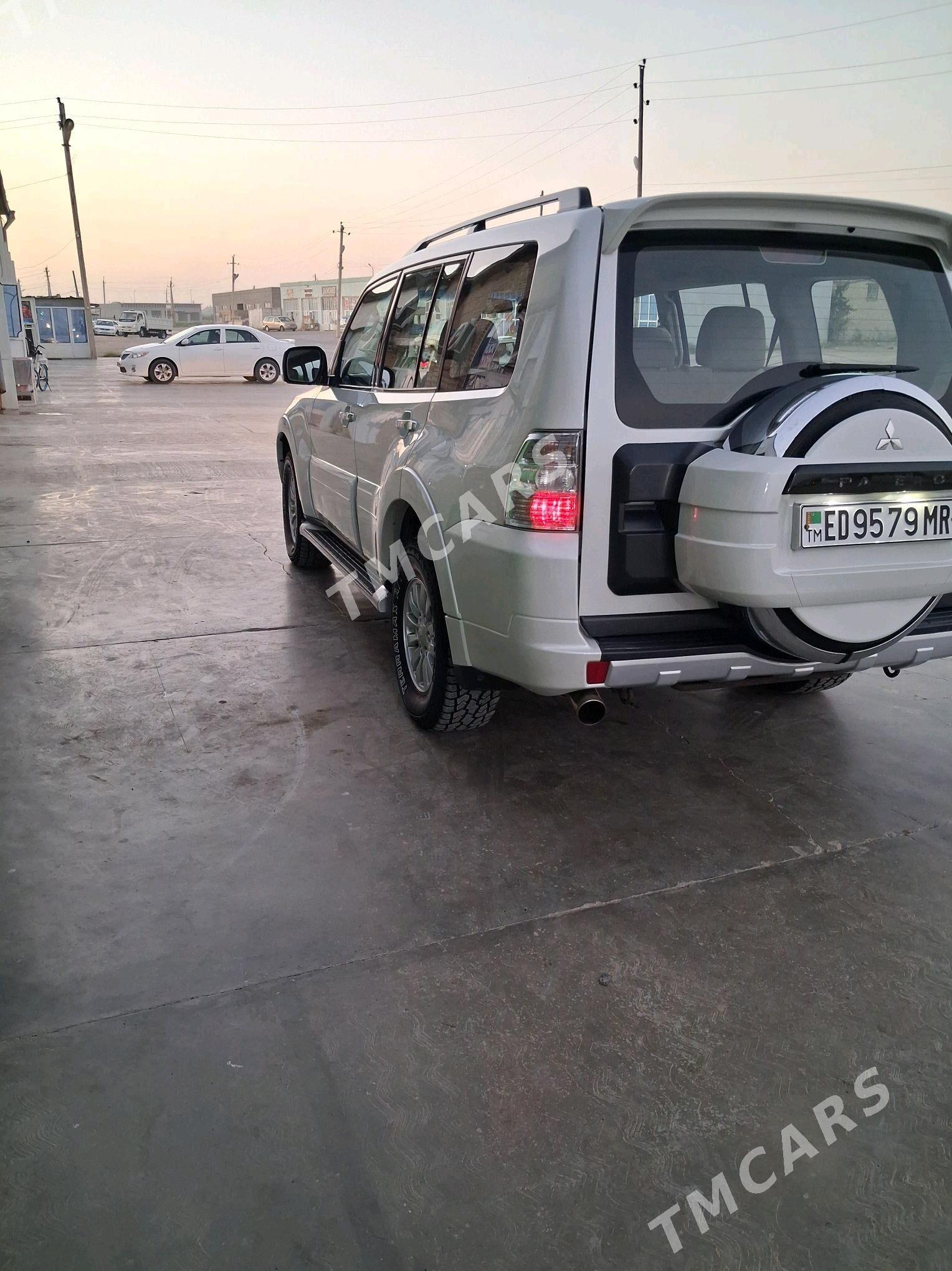 Mitsubishi Pajero 2010 - 220 000 TMT - Мары - img 10