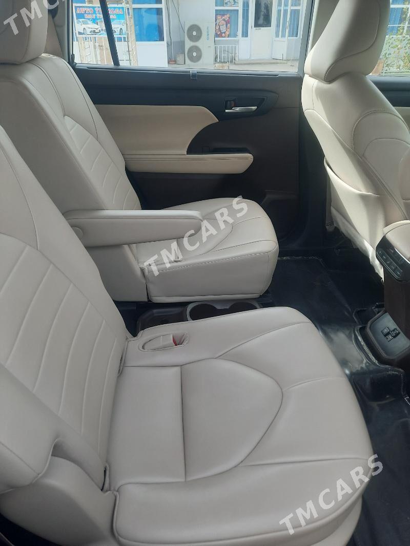 Toyota Highlander 2021 - 530 000 TMT - Мары - img 8