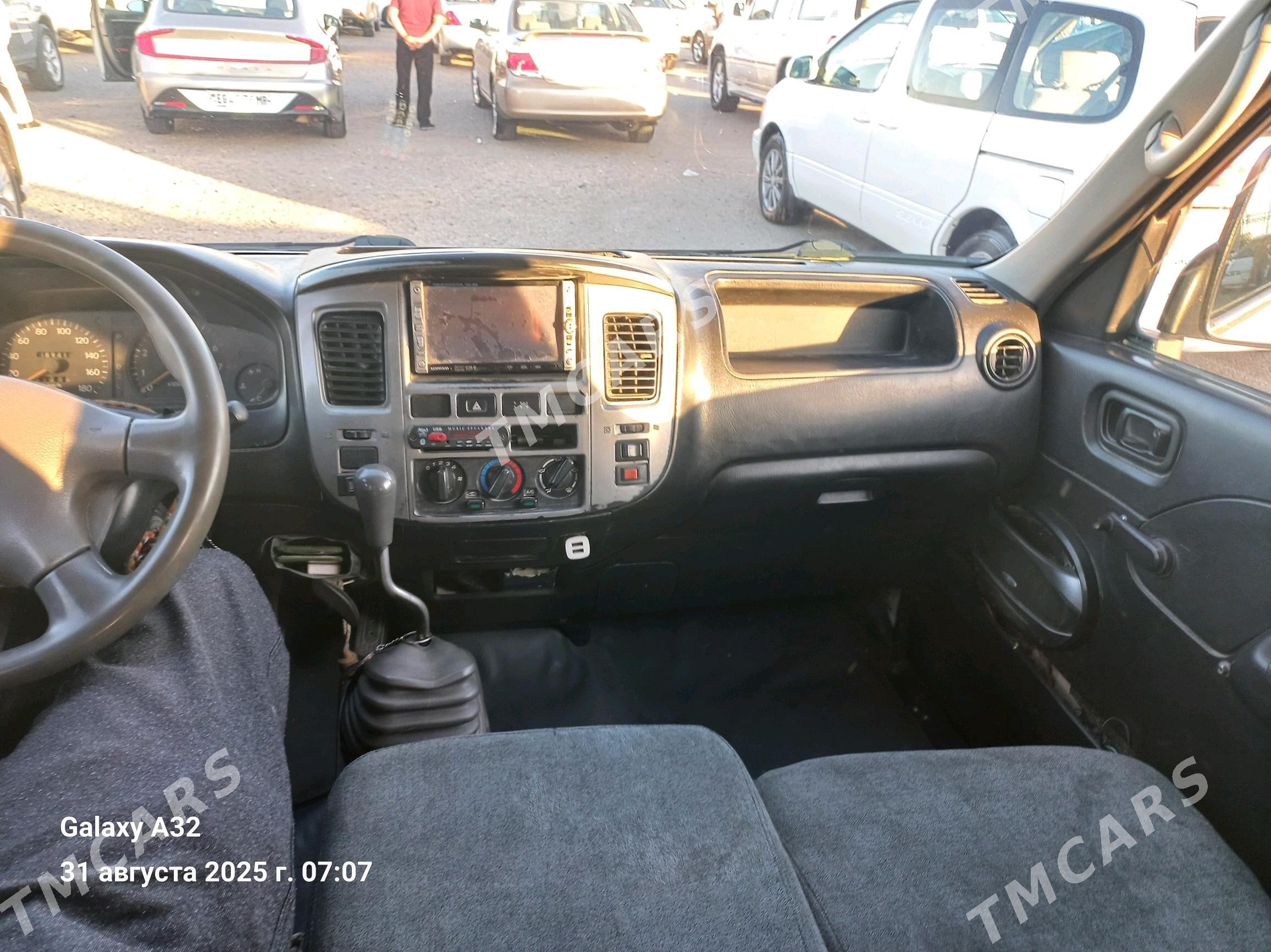 Toyota Hiace 2008 - 105 000 TMT - Мары - img 3