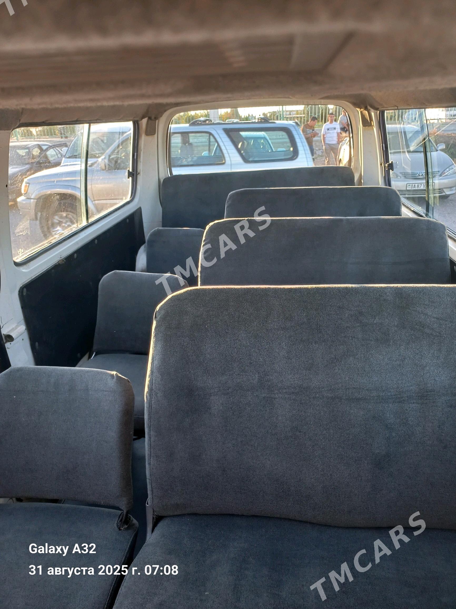 Toyota Hiace 2008 - 105 000 TMT - Мары - img 2