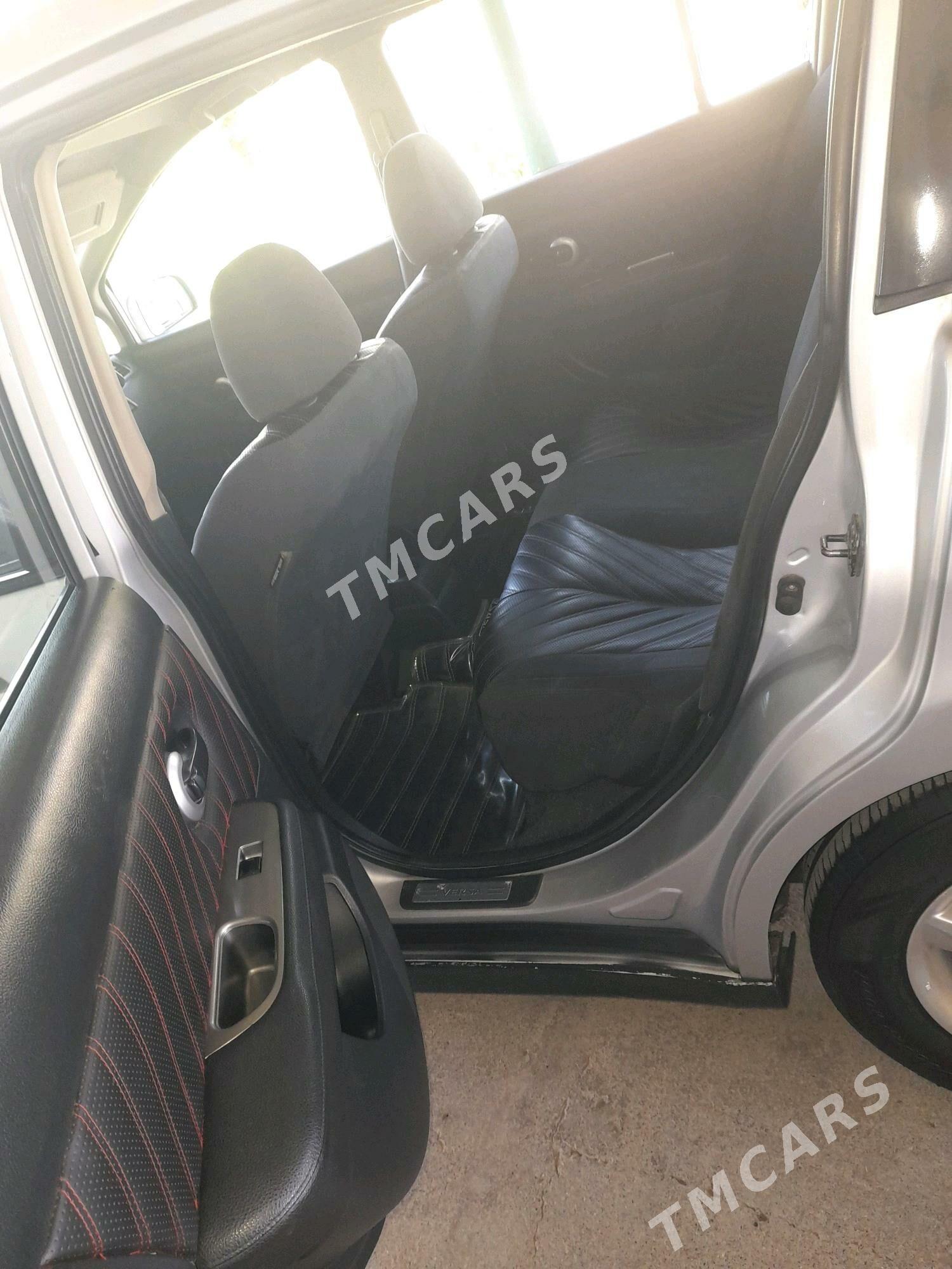 Nissan Versa 2009 - 128 000 TMT - Ашхабад - img 5