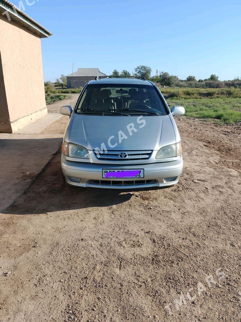Toyota Sienna 2001 - 130 000 TMT - Türkmenbaşy etr. - img 2