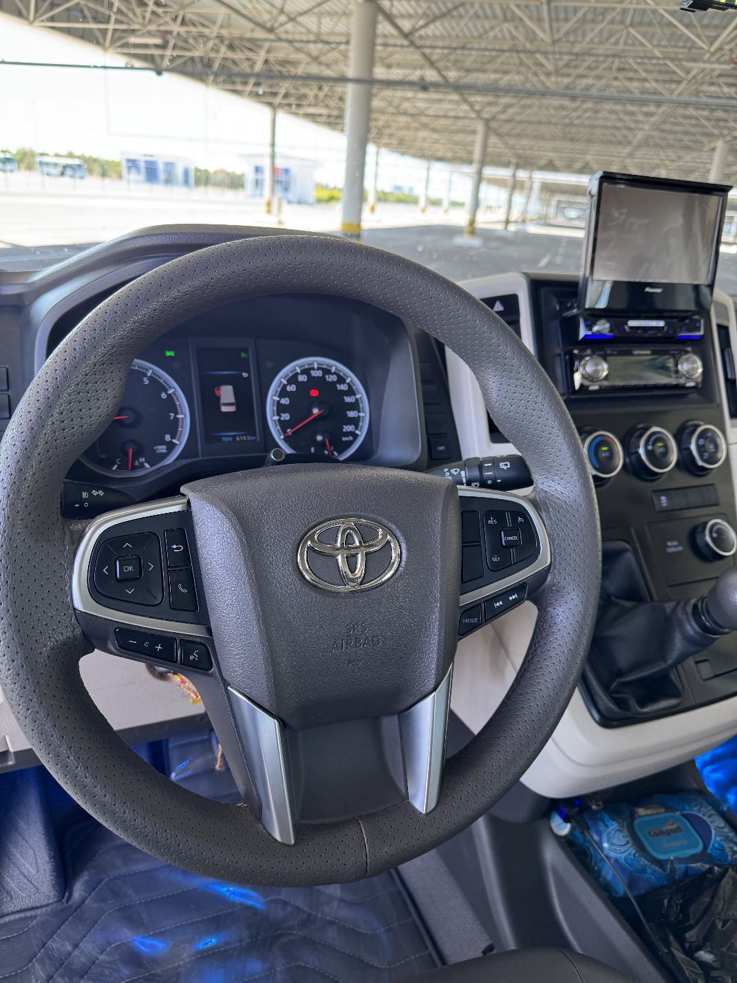 Toyota Hiace 2019 - 745 000 TMT - Ýalkym - img 7