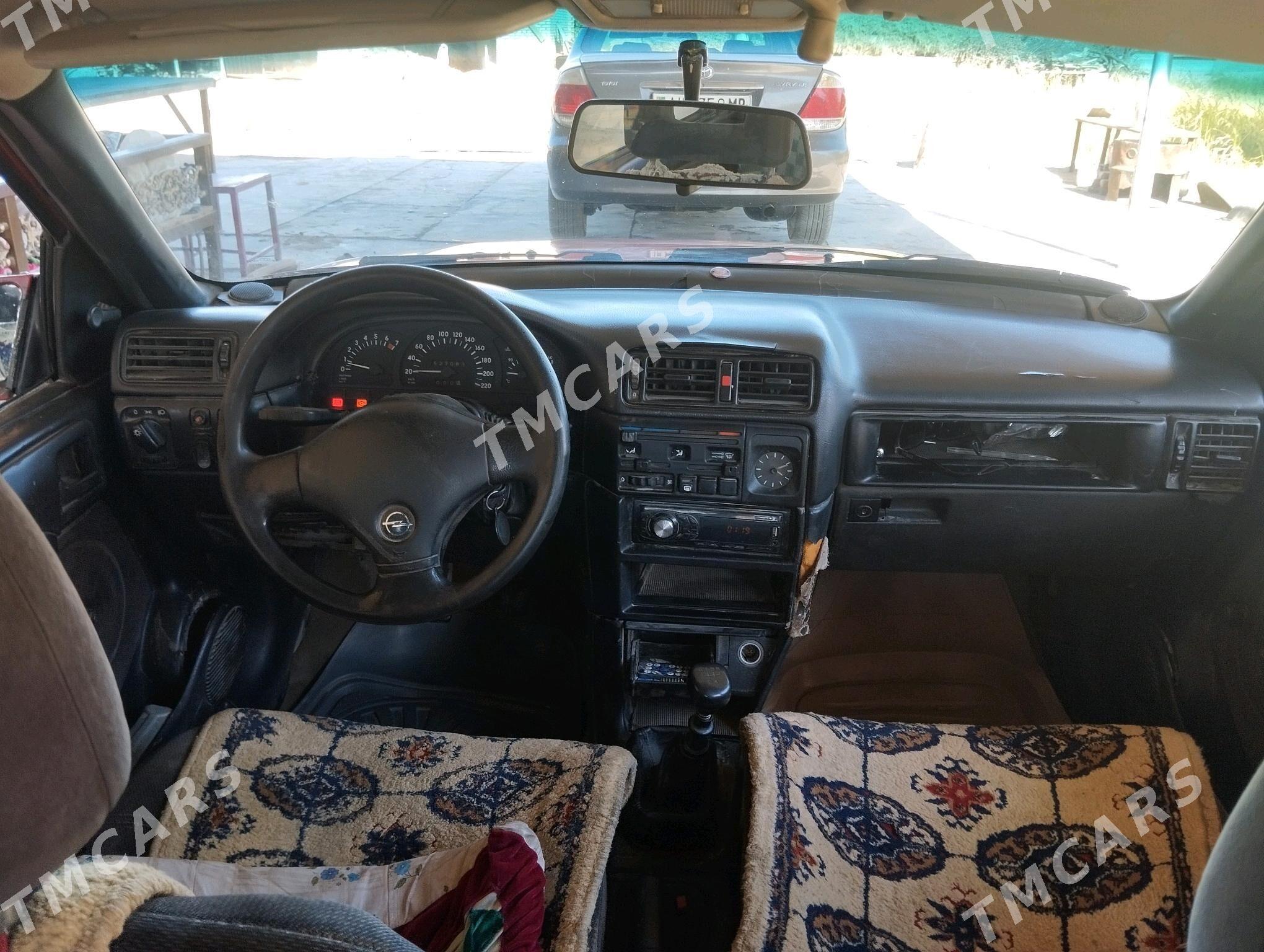Opel Vectra 1992 - 18 000 TMT - Мары - img 3