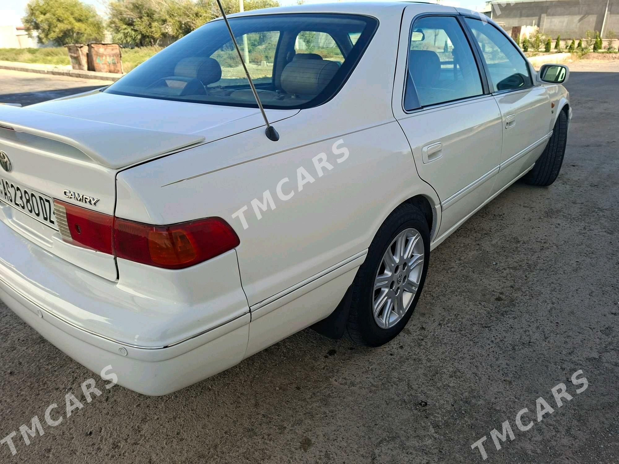 Toyota Camry 2001 - 125 000 TMT - Дашогуз - img 3