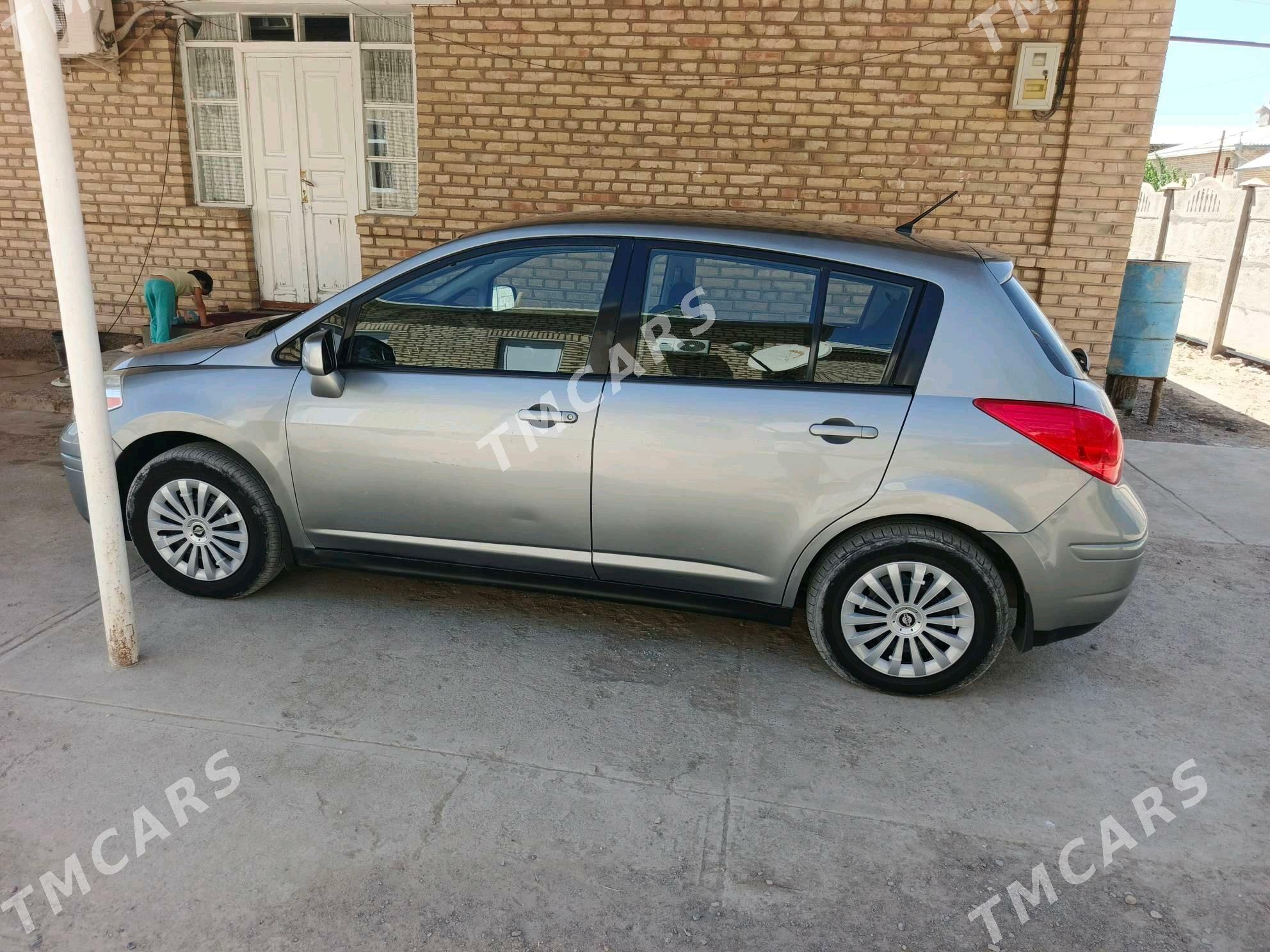 Nissan Versa 2010 - 100 000 TMT - Mary - img 7