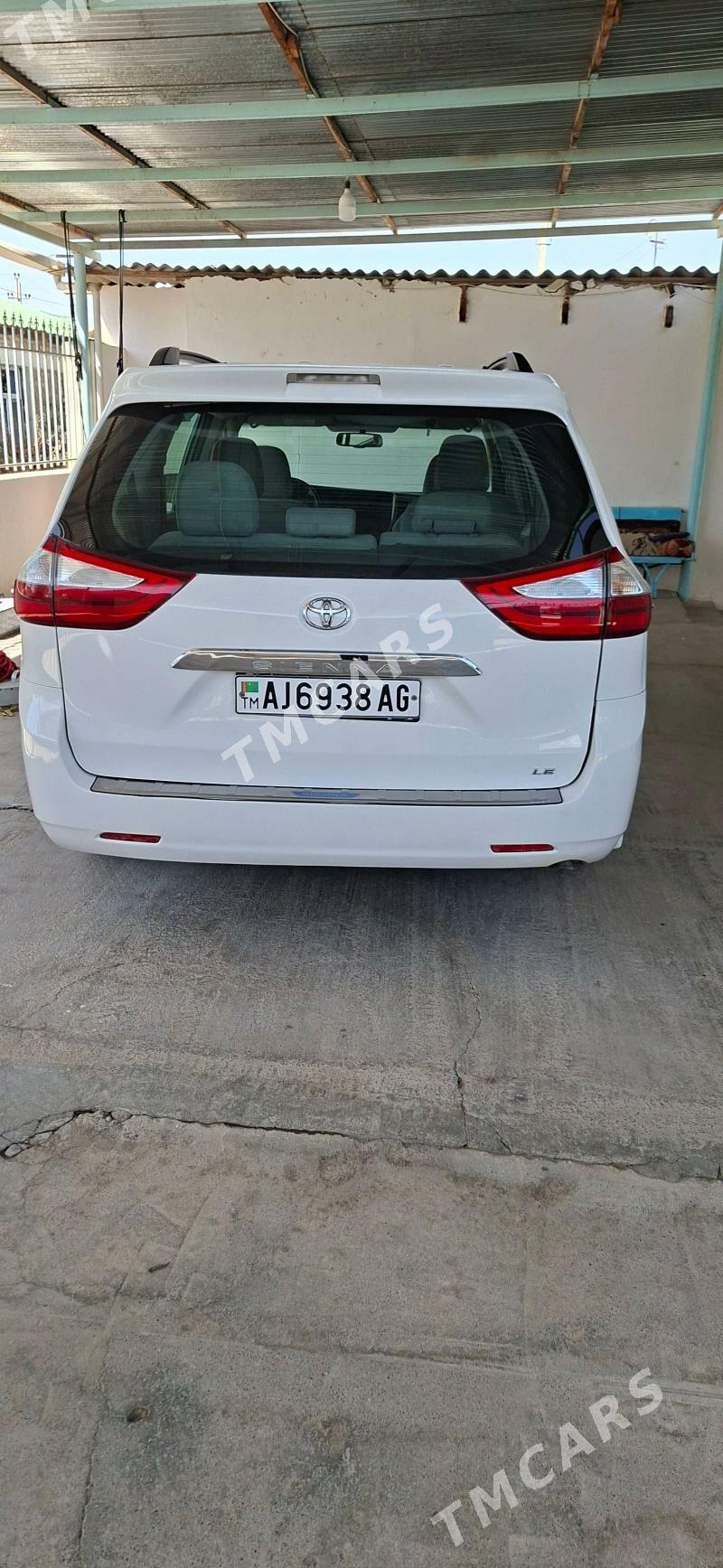 Toyota Sienna 2016 - 325 000 TMT - Büzmeýin - img 4