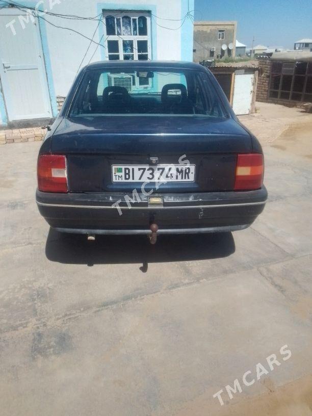 Opel Vectra 1992 - 14 000 TMT - Мары - img 2