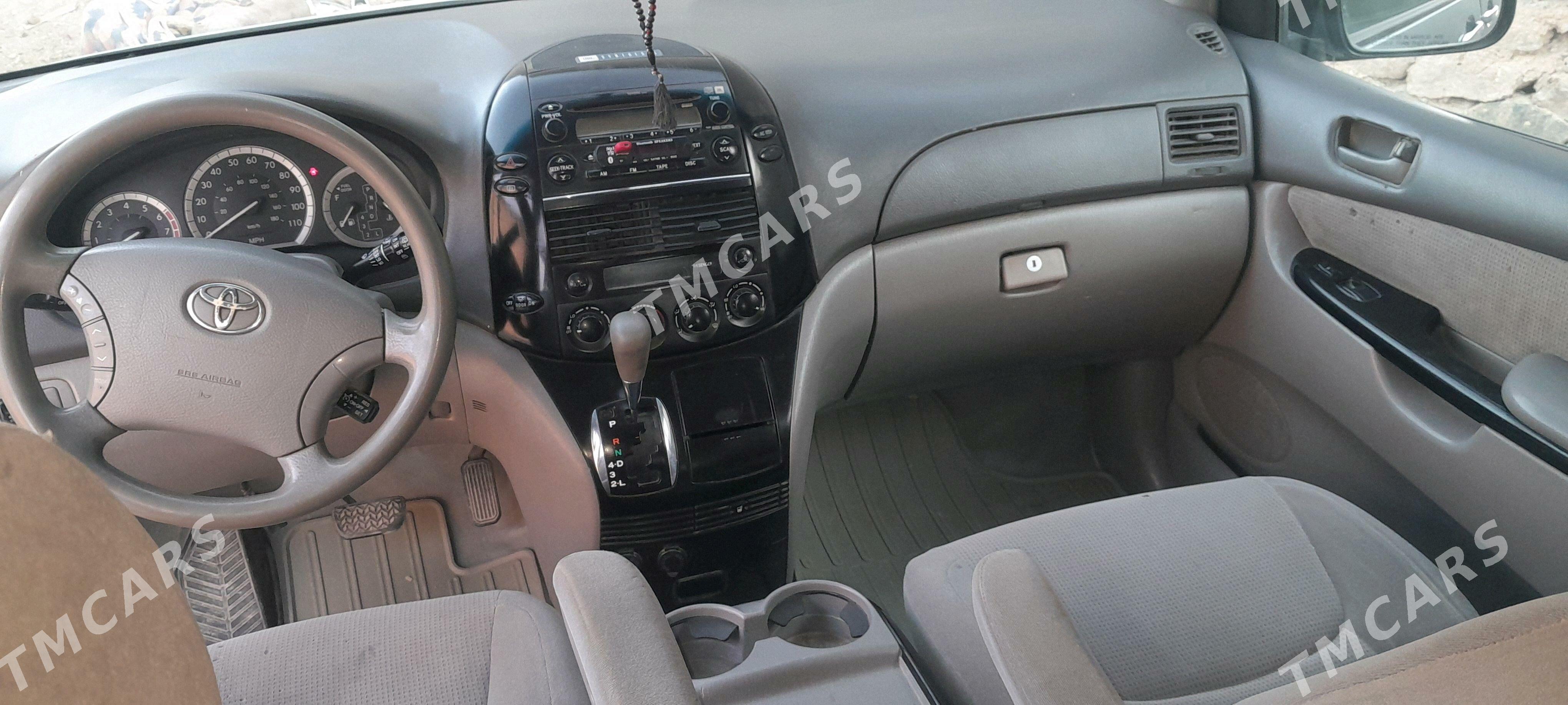Toyota Sienna 2004 - 190 000 TMT - Койтендаг - img 3