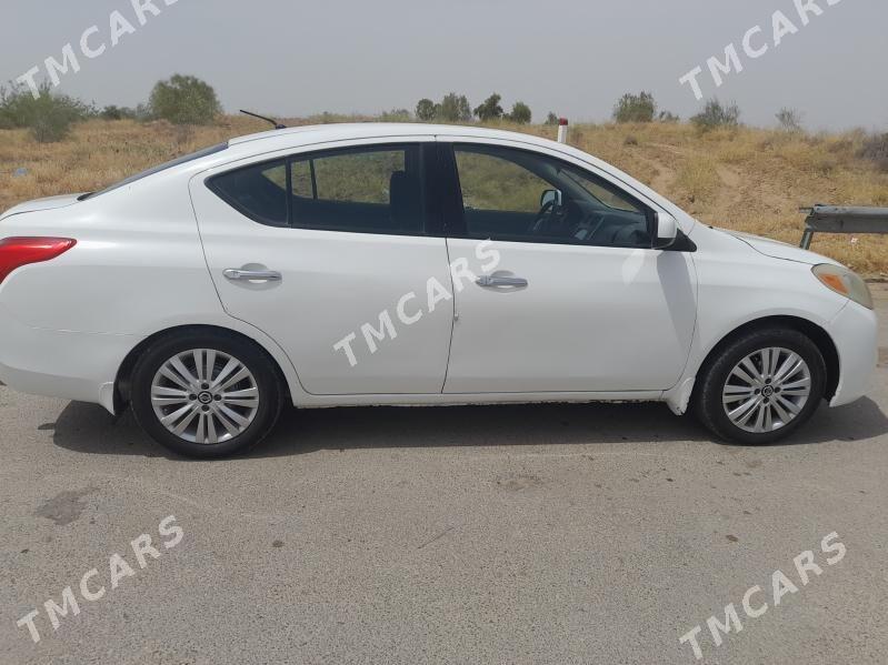 Nissan Versa 2012 - 110 000 TMT - Кака - img 4
