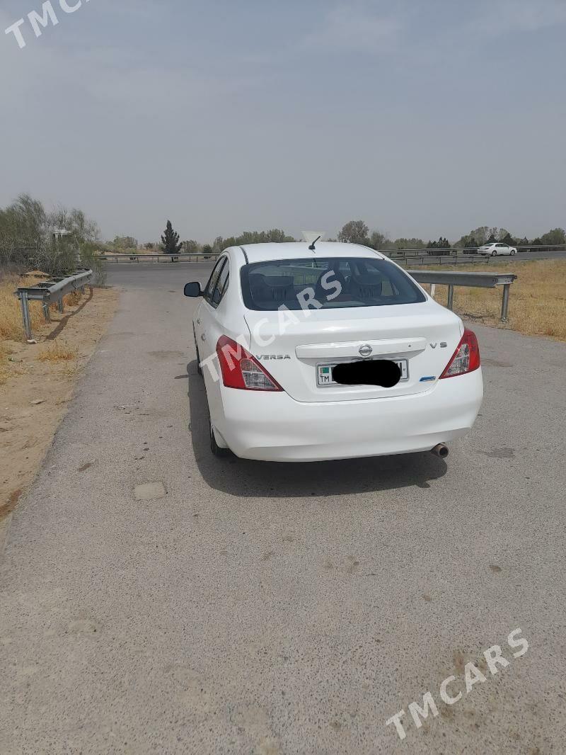 Nissan Versa 2012 - 110 000 TMT - Кака - img 2