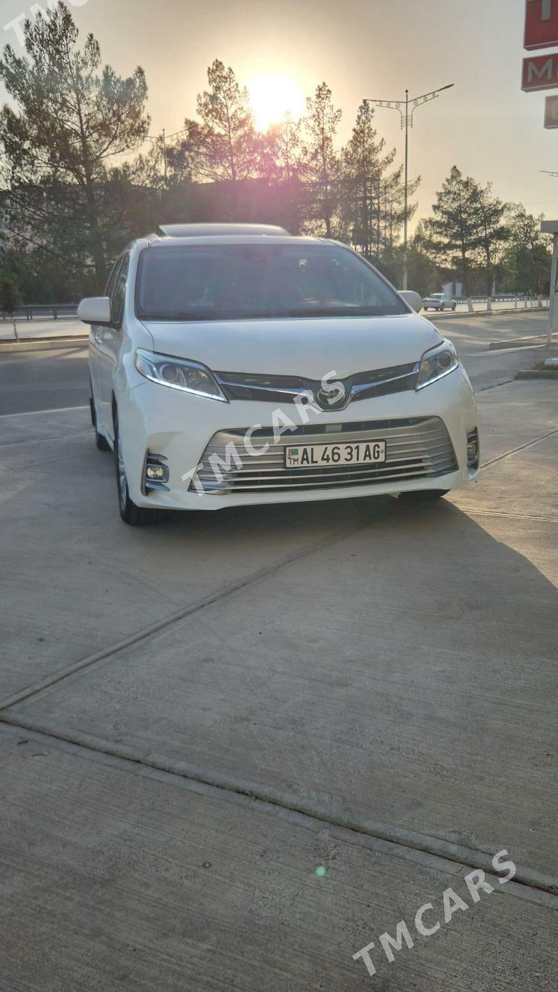 Toyota Sienna 2018 - 470 000 TMT - Ашхабад - img 4