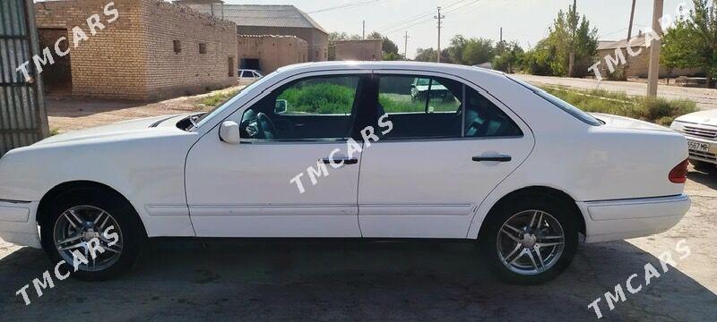 Mercedes-Benz E320 1997 - 65 000 TMT - Мары - img 2