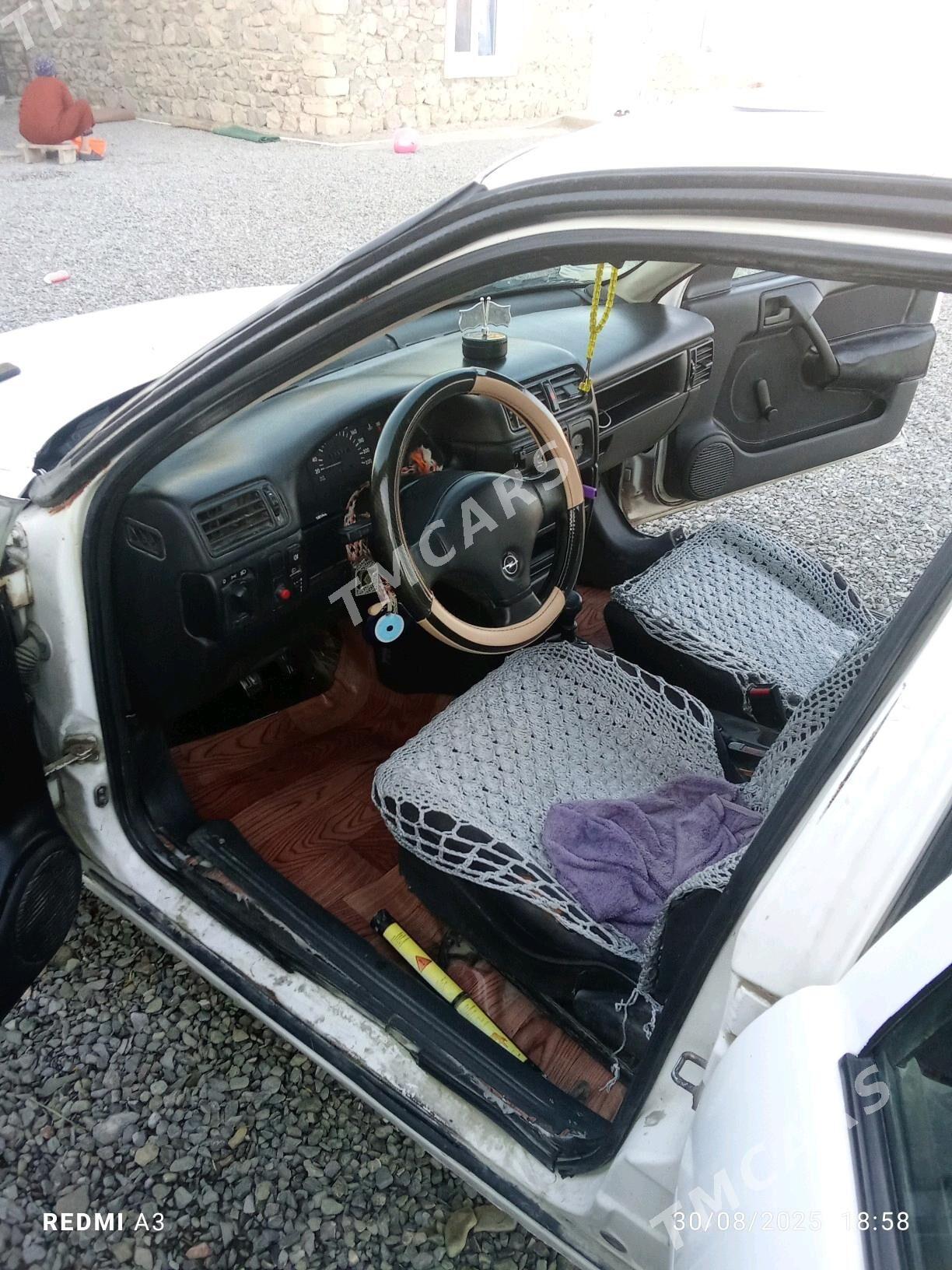 Opel Vectra 1991 - 25 000 TMT - Бахарден - img 4